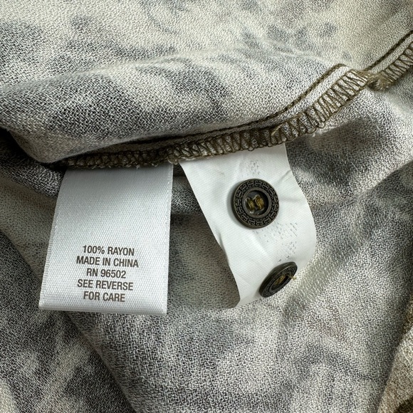 NWT Dressbarn Tan Floral Button Blouse XL Roll-Tab Sleeve Relaxed Fit - Picture 6 of 7